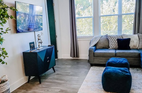 Lindridge-Martin Manor Apartment | Cozy Loft in Buckhead: Seconds off I-85