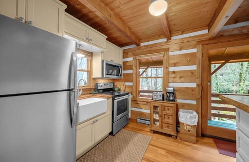 Sugar Grove Cabin | Cozy Log Cabin w/Wood Fireplace, Creekside Firepit & Private River Access!