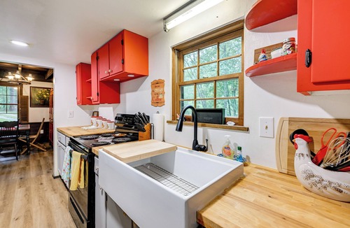 Franklin Cabin | Cozy Log Living: 2BD Nantahala Escape w/trails
