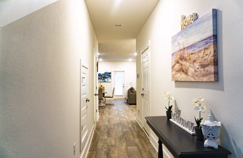 Pine Forest House | COZY Lush 3-bedroom Townhouse★Mins to Beach★