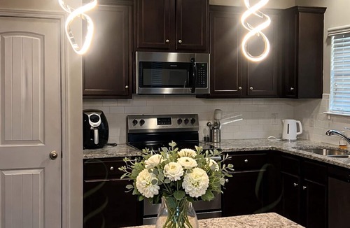 Union City House | Cozy Luxe Retreat. Modern 3BR Near ATL Airport, Downtown, MARTA