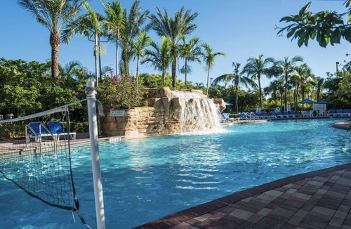 Weston Condo | Cozy Luxury 1-bedroom condo in welcoming Weston with AC, Wifi, fitness room
