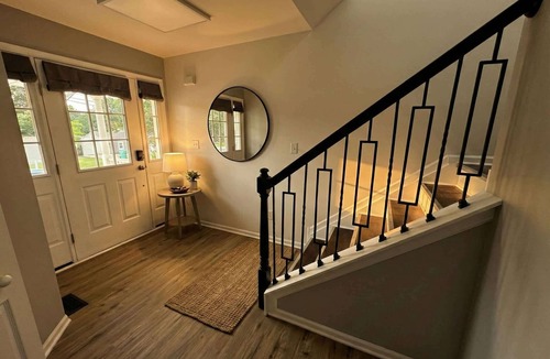 New Castle House | Cozy Modern 3 Bed Villa with parking