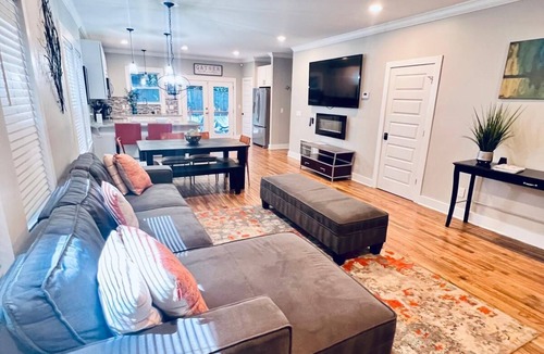 East Point House | Cozy Modern Home minutes from Airport and Downtown - PET FRIENDLY!