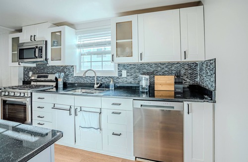 Smyrna House | Cozy Modern Home near Braves Stadium 3BR & 3BA