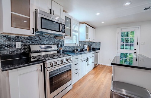 Smyrna House | Cozy Modern Home near Braves Stadium 3BR & 3BA