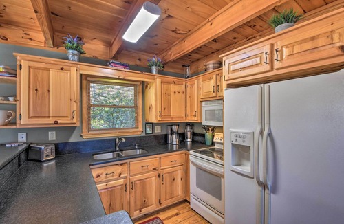 Blairsville Cabin | Cozy Mountain Cabin - Panoramic Mountain Views