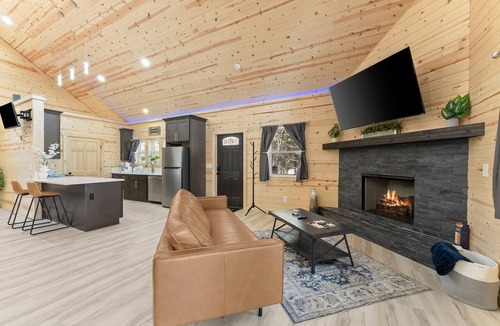 Cleveland House | Cozy Mountain Haven: Luxe Cabin Retreat for Couples & Pups