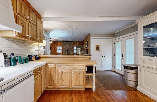 Canton Cabin | Cozy Mountain Lakeside Cabin with hot tub, jon boat + dog friendly