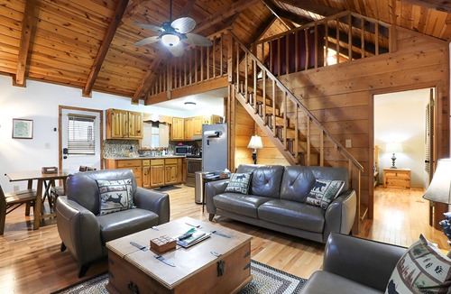 Sautee Nacoochee Cabin | Cozy Mountain Cabin: NEW Hot Tub, Sauna, Arcade, Fireplace-Minutes from Helen!