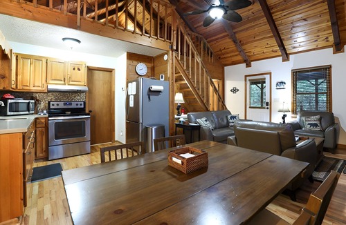 Sautee Nacoochee Cabin | Cozy Mountain Cabin: NEW Hot Tub, Sauna, Arcade, Fireplace-Minutes from Helen!