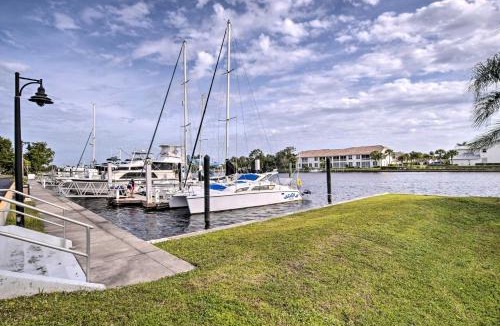 Naples Apartment | Cozy Naples Retreat with Community Pool and Water View