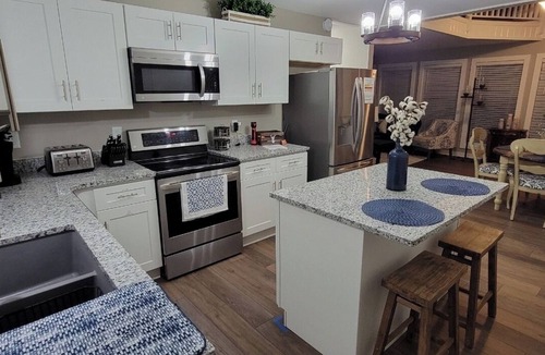 Spencer Cabin | Cozy Nook-Beautifully renovated 2B-2B cabin-gated community by Fall Creek Falls