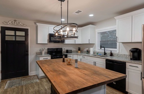 Temple House | Cozy Oak Haven: Your Dream Retreat!