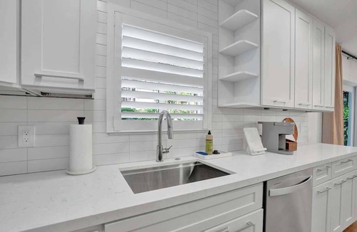 Lake Ridge Apartment | Cozy Oasis for 2 w/Insta-worthy Tropical Pool*