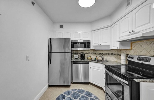 Mid Beach Apartment | Cozy Ocean View Condo with beach service 1015