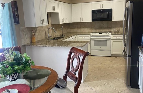Interchange Square House | Cozy Palm Bay accommodation