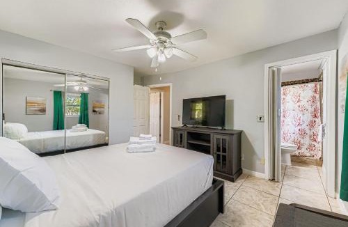 Sandalwood House | Cozy Patio Retreat by SkyRun Jacksonville