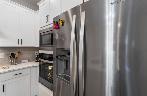 Reunion House | Cozy Pebbles - Three Bedroom House, Sleeps 8