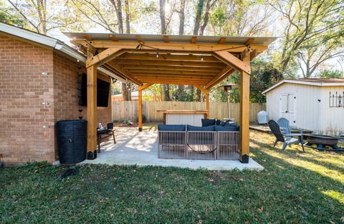 West Ashley House | Cozy Pet-Friendly Home Minutes to Downtown!