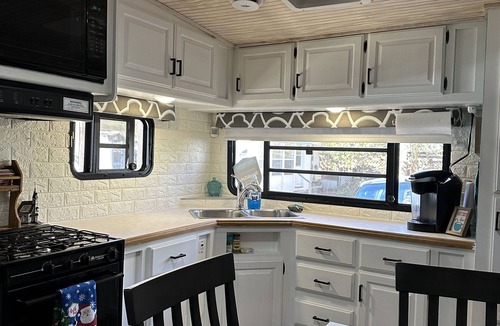 Cleveland House | Cozy Pet Friendly Mountain Camper RV with amentities in Cleveland Ga near lake