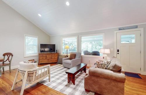 Flat Rock House | Cozy Pines