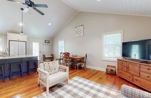 Flat Rock House | Cozy Pines