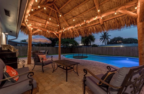 Deerfield Beach House | Cozy Pool house 1 mile to Deerfield Beach, Boca Raton, shopping & restaurants.