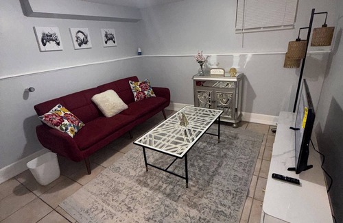 Vauxhall House | Cozy Private 1BR Basement Near Newark Airport