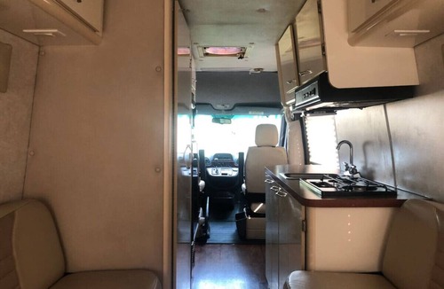 Linden House | Cozy private camper with hookups, budget base for NYC, bus 2 blocks away