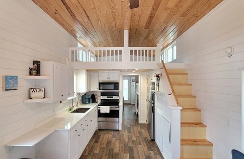 Liberty Cabin | Cozy Private Lux Cabin Style Tiny House, Firepit, FIBER, in mins from Clemson Un
