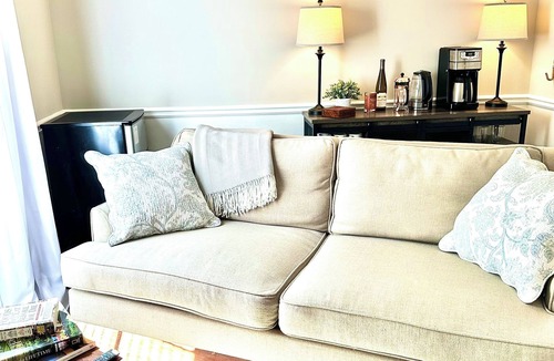 Senoia House | Cozy private room with lounge. The perfect spot for visiting historic Senoia.