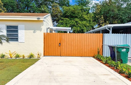 Opa-Locka House | Cozy Private Studio Parking and BBQ
