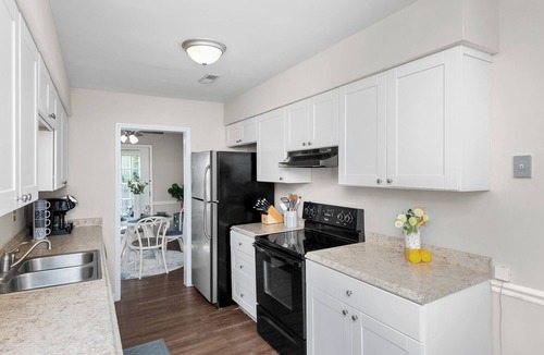 Mauldin House | Cozy Red Brick Townhouse