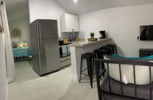 Seybold House | Cozy renewed home -Central location sleeps 4