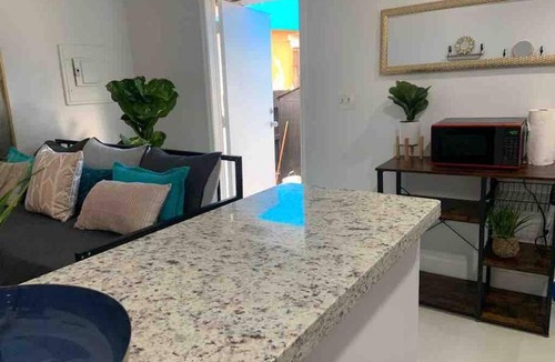 Seybold House | Cozy renewed home -Central location sleeps 4