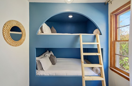 Tracy City House | Cozy Renovated Bungalow Steps Away from Hiking Trails, Nature and Stellar Sunset
