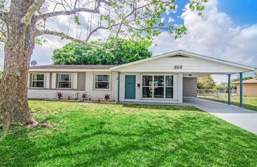 Interchange Square House | Cozy Retreat 13 min to Beach