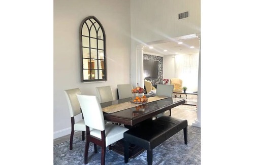 Ballast Point House | Cozy Retreat in the Heart of the City.