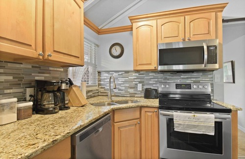 Babson Park House | Cozy Retreat Near Crooked Lake with Gym, Games & Deck Views
