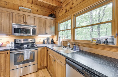 The Mountain Club Cottage | Cozy Retreat w/Deck & Sapphire Resort Access!