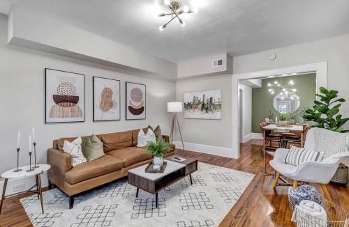 Murray Hill House | Cozy Retreat - Walkable to Bars & Restaurants