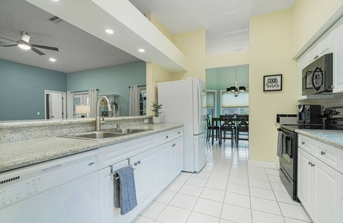 Country Oaks House | Cozy Retro Chic Sarasota Home