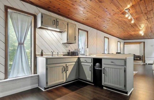 Louisville Villa | Cozy Retro Mid-Century Vibes 2BR Villa TYS UT