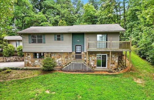Louisville Villa | Cozy Retro Mid-Century Vibes 2BR Villa TYS UT