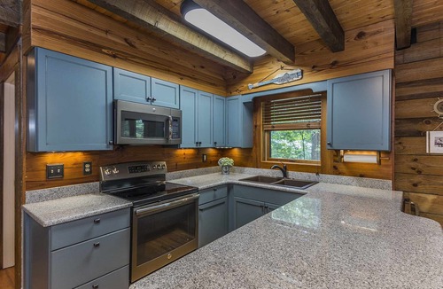Eatonton Cabin | Cozy River Bend Retreat w/Private Dock