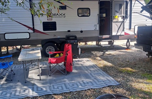 Homosassa House | Cozy River Retreat 2-bedroom RV with AC, in Homosassa Springs , FL