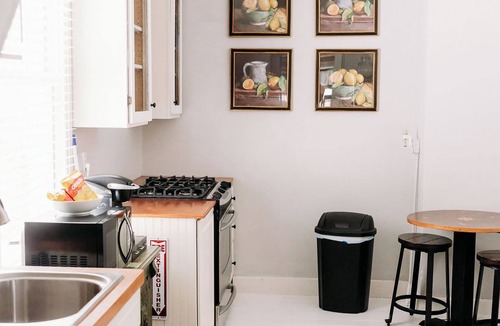 Hermann House | Cozy Riverview Cottage. 5 minute walk to downtown