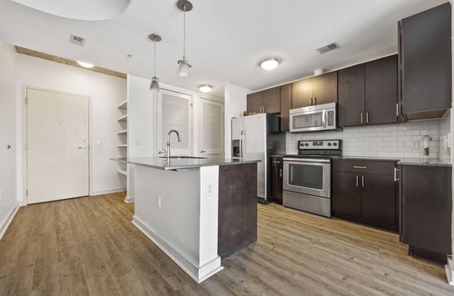 Midtown House | Cozy Romantic Sky Plush View in the City