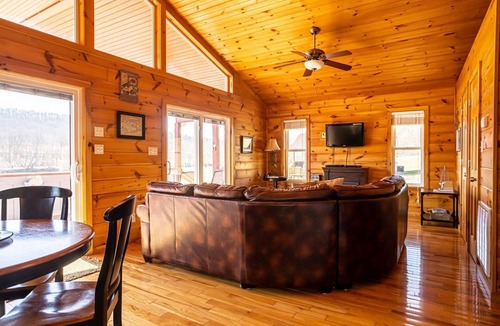 Draper Cabin | Cozy, Romantic Waterfront Cabin on New River 1BS2 - Moonlight Serenade